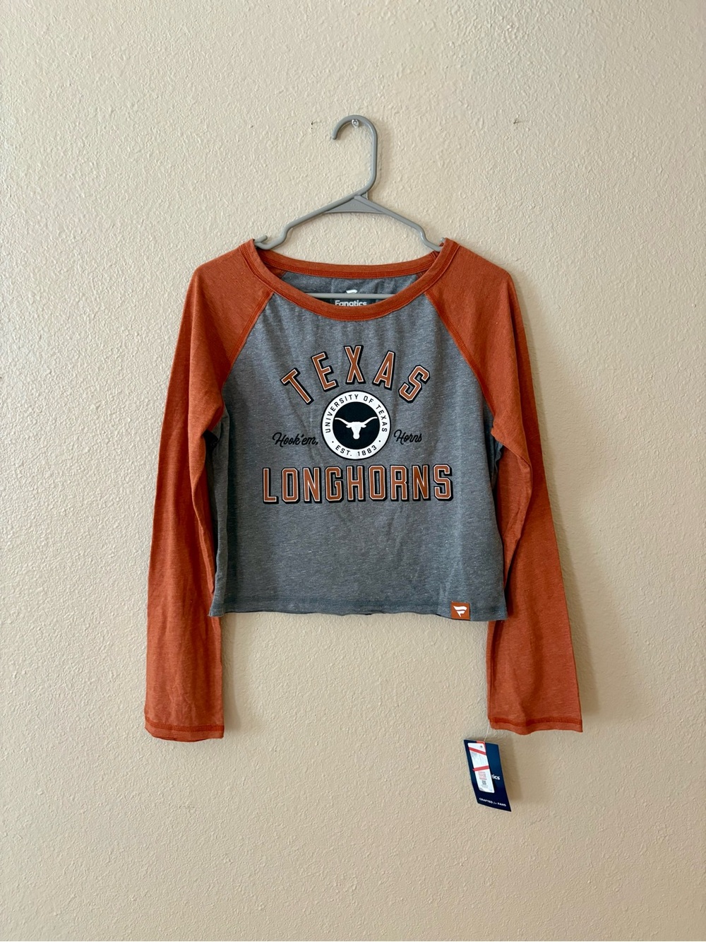 NWT Fanatics University of Texas Longhorns Cropped Long-Sleeve Graphic Tee